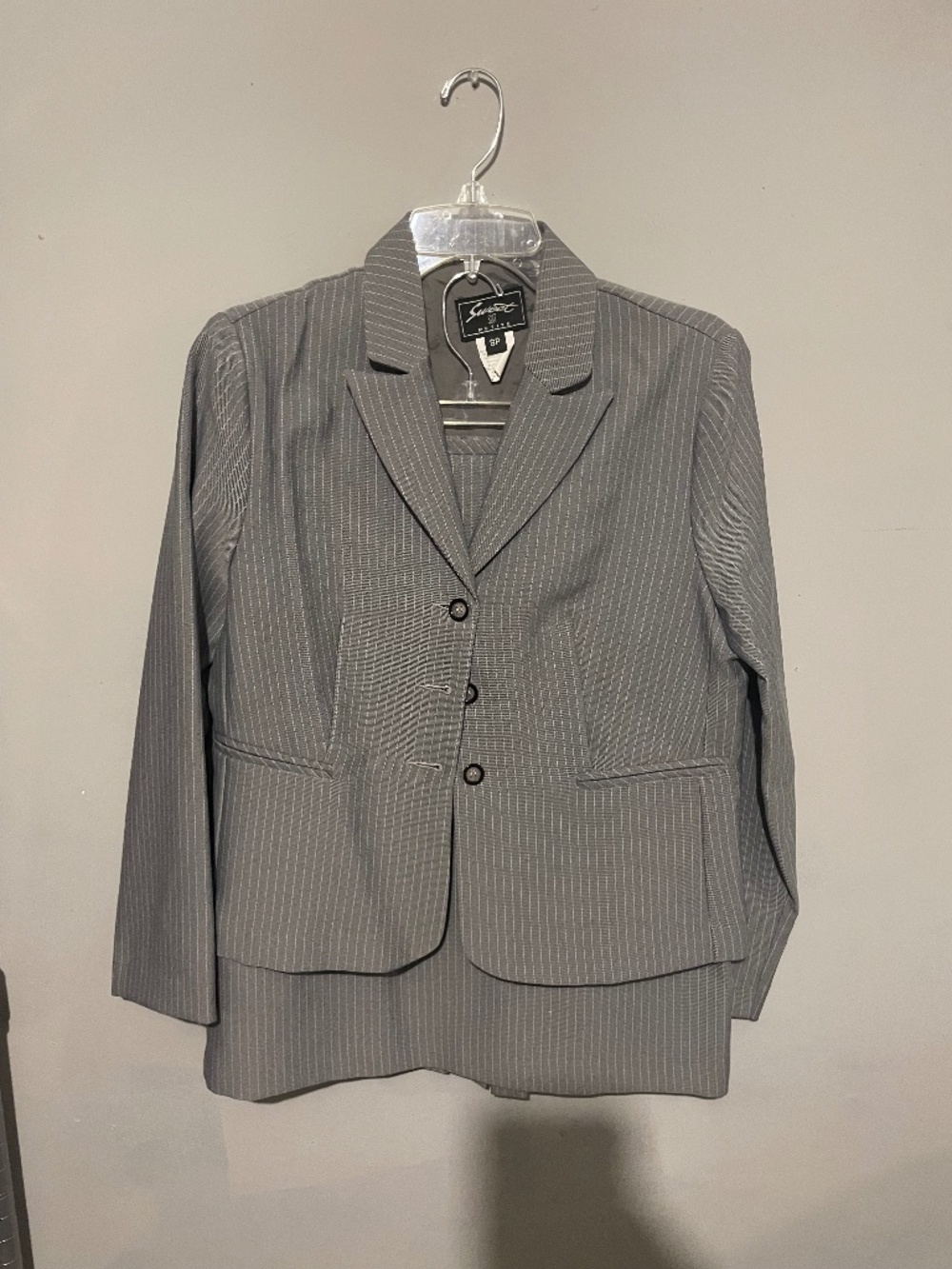 Sweet suit woman’s  8P grey pinsstriped skirt suit